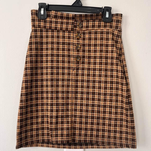 Brown plaid skirt. - Picture 1 of 1